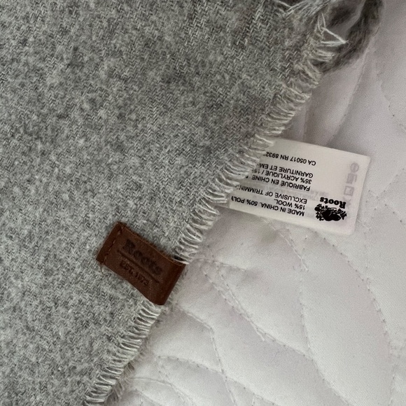 Roots Fringe Scarf - Picture 2 of 3